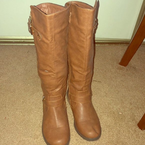 Knee high boots - Picture 1 of 4